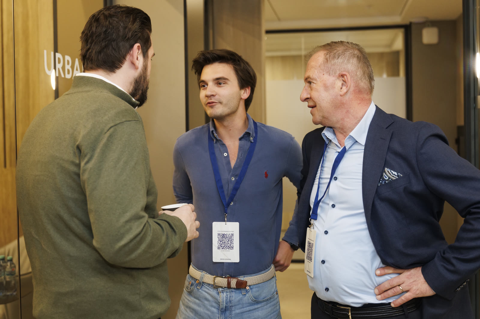 Nikolai Bruyneel in gesprek tijdens een zakelijk event